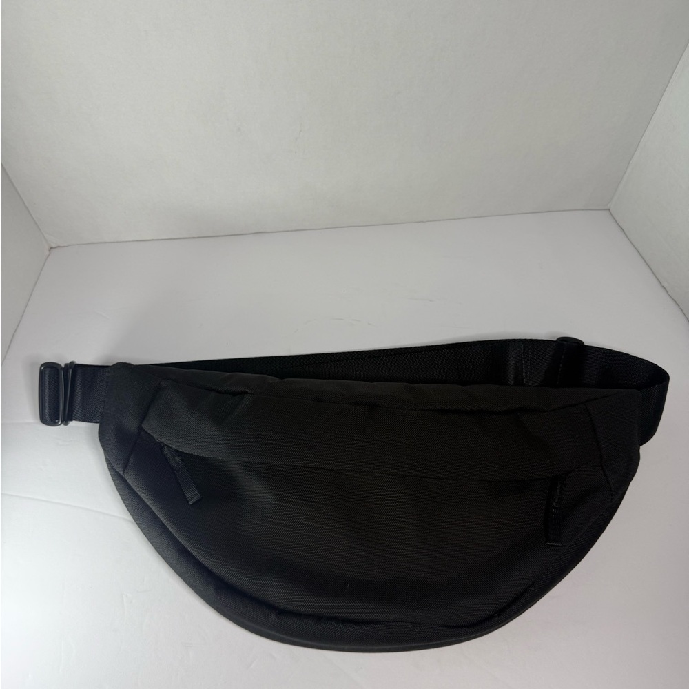Everlane Renew transit fanny pack